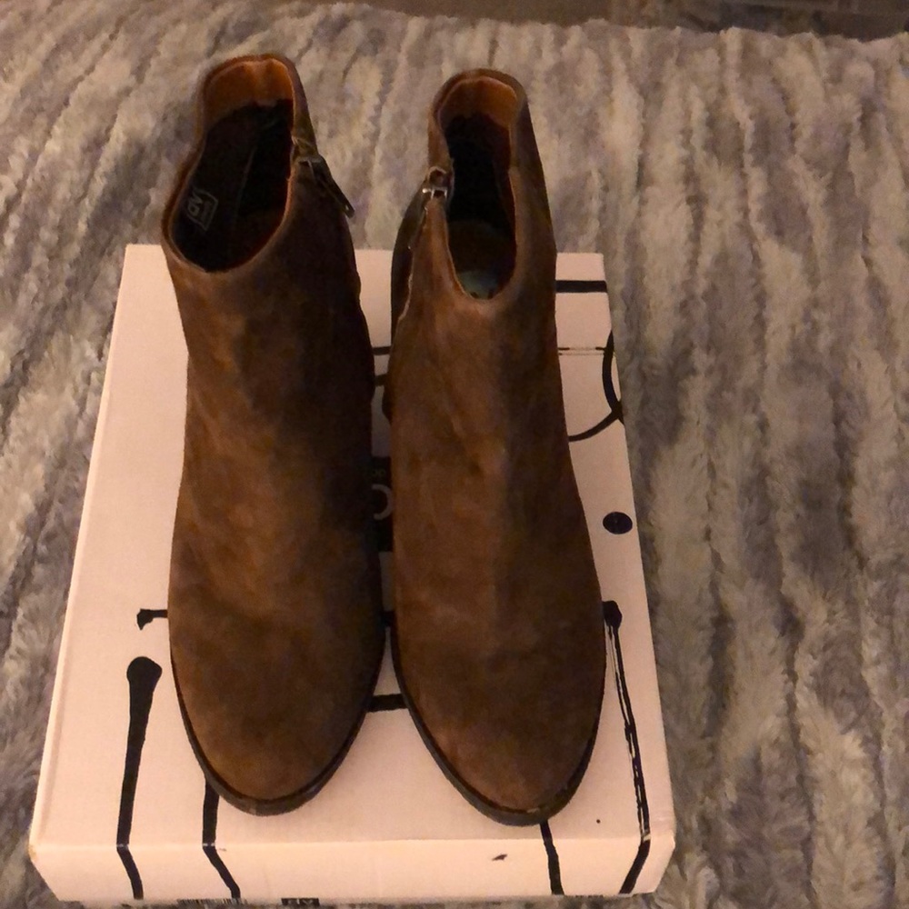 DV Dolce Vita Marlyn Bootie Khaki Suede 8
